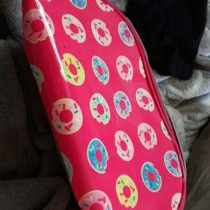 Multiple brands of makeup bags + free pair gloves